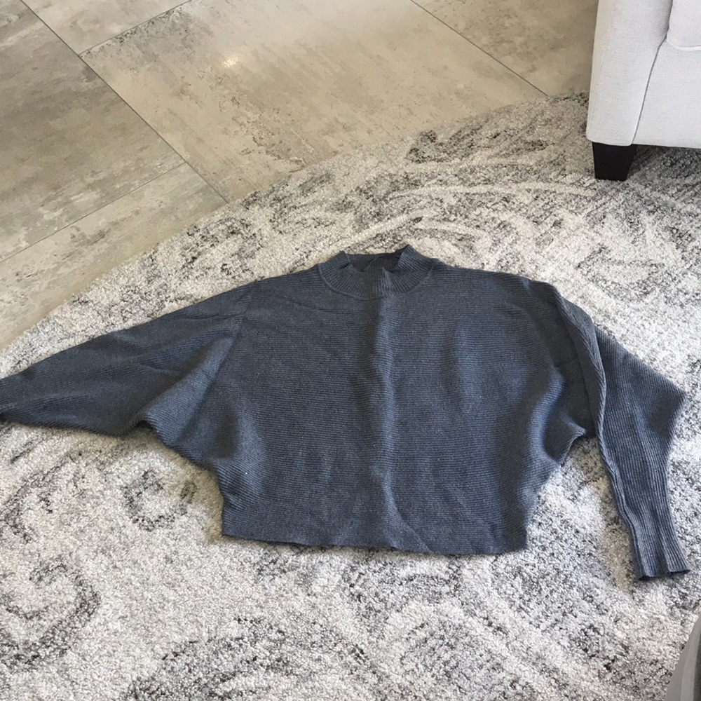 Grey top sweater